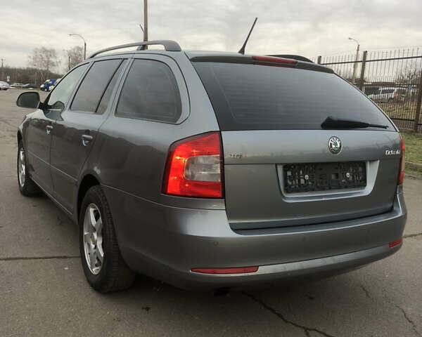 Шкода Октавія 2013 у Луцьку на Automoto.ua Сірий Шкода Октавія, об'ємом двигуна 2 л та пробігом 263 тис. км за 9300 $, фото 4 на Automoto.ua