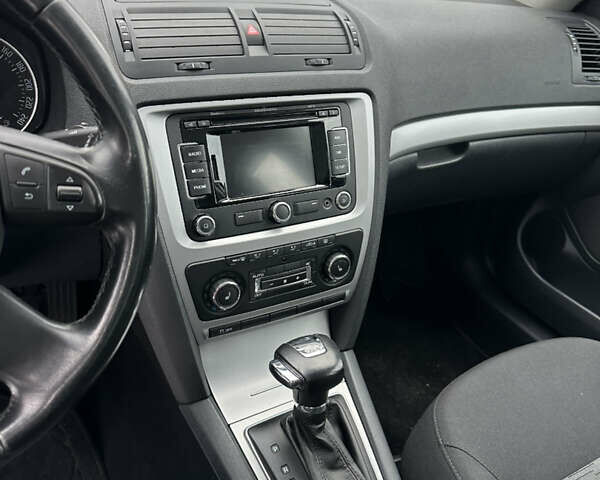 Серый Шкода Октавия, объемом двигателя 1.6 л и пробегом 269 тыс. км за 8990 $, фото 15 на Automoto.ua