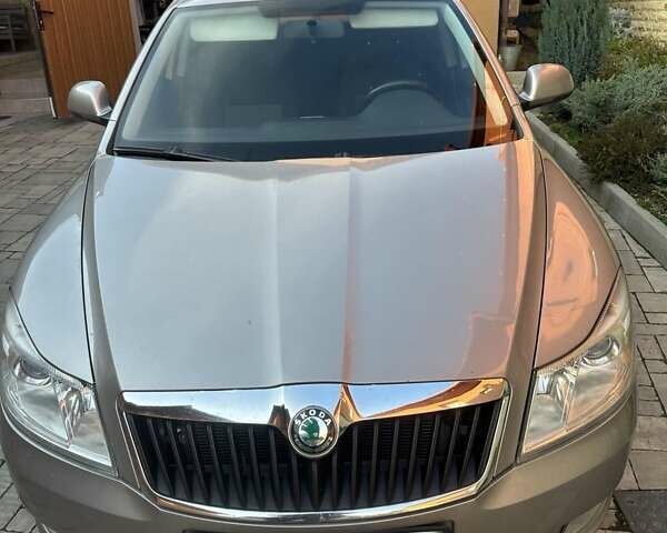 Серый Шкода Октавия, объемом двигателя 1.6 л и пробегом 304 тыс. км за 7699 $, фото 3 на Automoto.ua