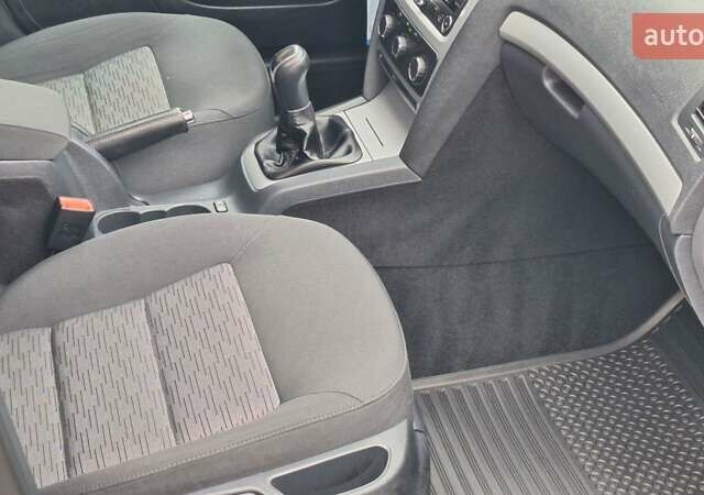 Сірий Шкода Октавія, об'ємом двигуна 2 л та пробігом 262 тис. км за 8950 $, фото 25 на Automoto.ua