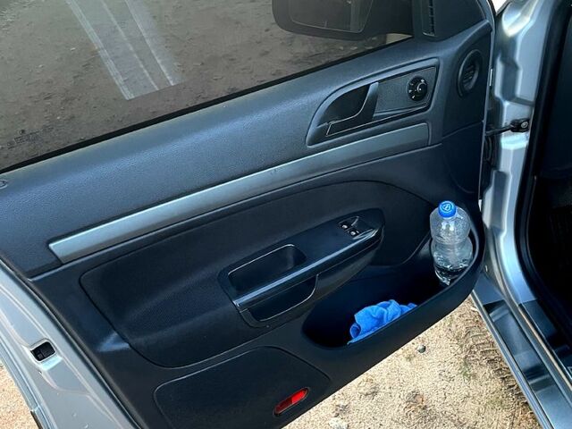 Серый Шкода Октавия, объемом двигателя 1.6 л и пробегом 203 тыс. км за 9500 $, фото 5 на Automoto.ua