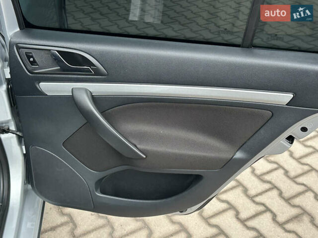 Серый Шкода Октавия, объемом двигателя 2 л и пробегом 218 тыс. км за 9999 $, фото 37 на Automoto.ua