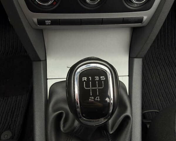 Серый Шкода Октавия, объемом двигателя 1.6 л и пробегом 217 тыс. км за 7650 $, фото 47 на Automoto.ua