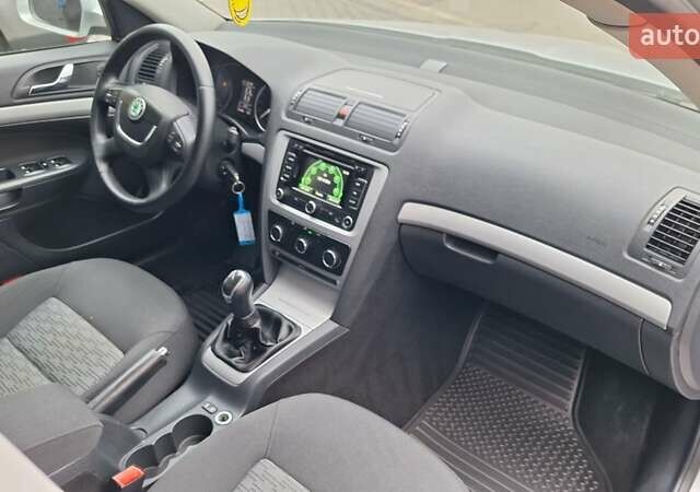 Сірий Шкода Октавія, об'ємом двигуна 2 л та пробігом 262 тис. км за 8950 $, фото 26 на Automoto.ua