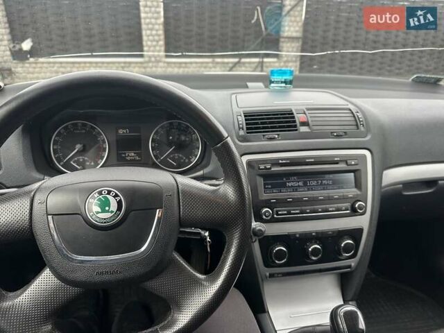 Сірий Шкода Октавія, об'ємом двигуна 1.6 л та пробігом 400 тис. км за 7300 $, фото 15 на Automoto.ua