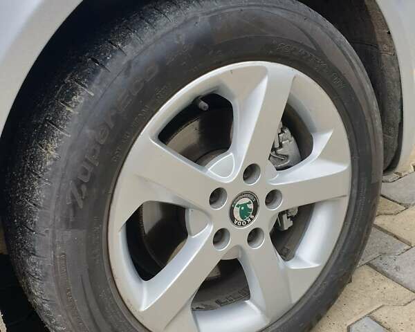 Сірий Шкода Октавія, об'ємом двигуна 2 л та пробігом 230 тис. км за 10900 $, фото 11 на Automoto.ua