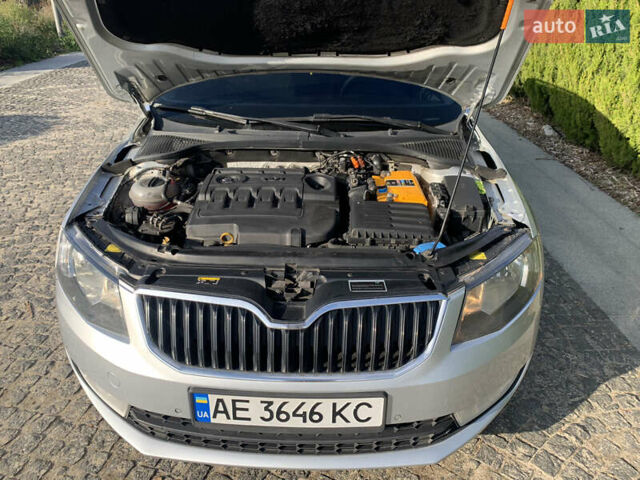 Сірий Шкода Октавія, об'ємом двигуна 1.6 л та пробігом 253 тис. км за 11000 $, фото 10 на Automoto.ua