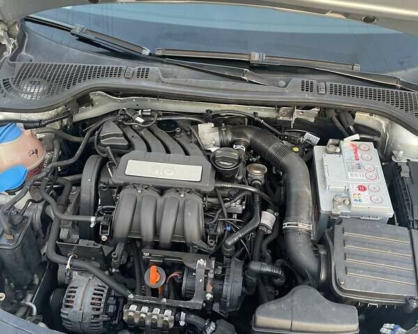 Серый Шкода Октавия, объемом двигателя 1.6 л и пробегом 203 тыс. км за 9500 $, фото 7 на Automoto.ua