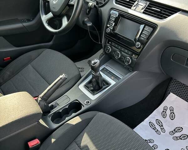Серый Шкода Октавия, объемом двигателя 1.6 л и пробегом 252 тыс. км за 9800 $, фото 13 на Automoto.ua