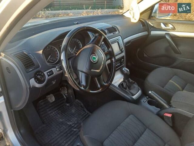 Шкода Октавия 2013 в Броварах на Automoto.ua Серый Шкода Октавия, объемом двигателя 1.6 л и пробегом 219 тыс. км за 8500 $, фото 13 на Automoto.ua