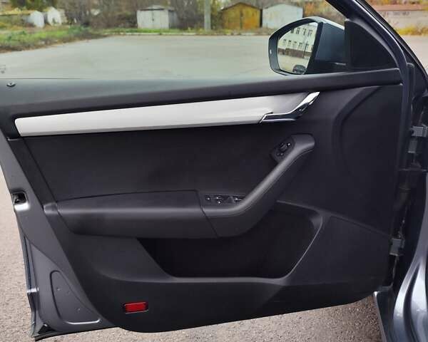 Серый Шкода Октавия, объемом двигателя 1.4 л и пробегом 280 тыс. км за 9000 $, фото 19 на Automoto.ua