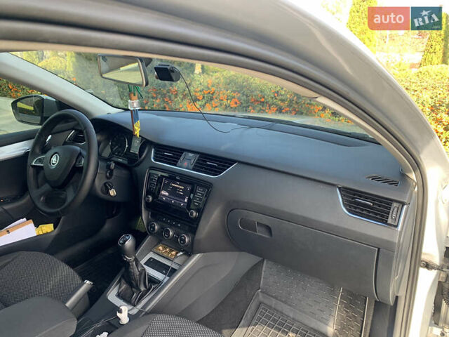 Сірий Шкода Октавія, об'ємом двигуна 1.6 л та пробігом 253 тис. км за 11000 $, фото 12 на Automoto.ua