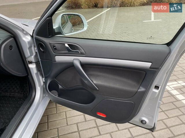 Серый Шкода Октавия, объемом двигателя 1.97 л и пробегом 242 тыс. км за 9500 $, фото 31 на Automoto.ua