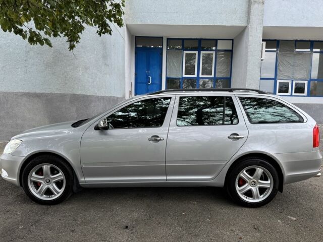 Серый Шкода Октавия, объемом двигателя 2 л и пробегом 200 тыс. км за 10200 $, фото 2 на Automoto.ua