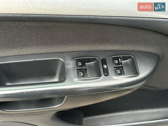 Серый Шкода Октавия, объемом двигателя 2 л и пробегом 218 тыс. км за 9999 $, фото 21 на Automoto.ua