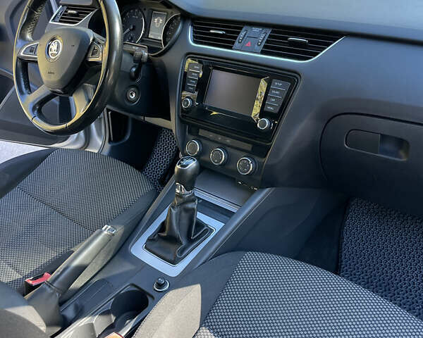 Сірий Шкода Октавія, об'ємом двигуна 1.6 л та пробігом 315 тис. км за 9000 $, фото 29 на Automoto.ua