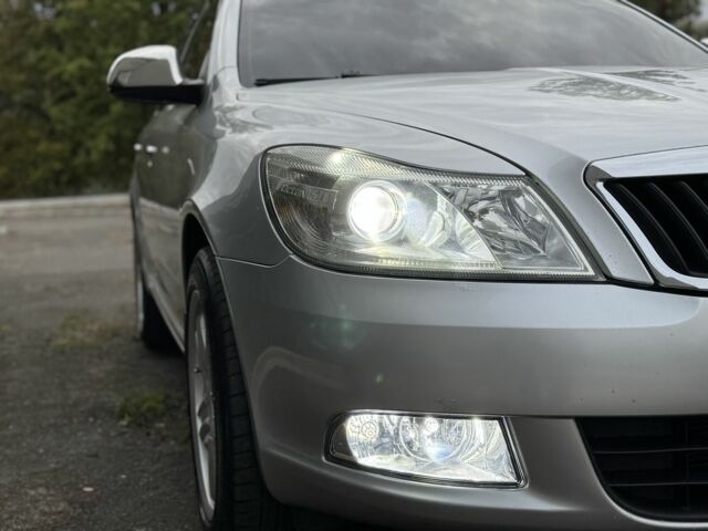 Серый Шкода Октавия, объемом двигателя 2 л и пробегом 200 тыс. км за 10200 $, фото 11 на Automoto.ua