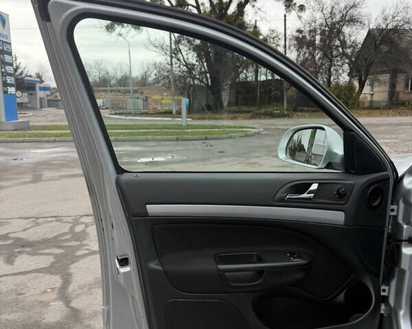 Серый Шкода Октавия, объемом двигателя 1.6 л и пробегом 217 тыс. км за 7650 $, фото 23 на Automoto.ua