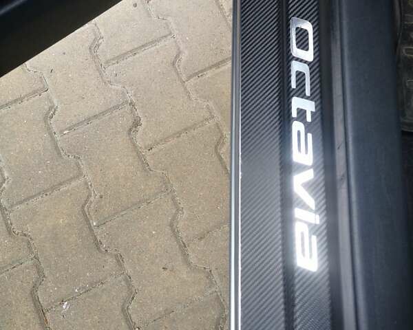 Серый Шкода Октавия, объемом двигателя 2 л и пробегом 304 тыс. км за 9500 $, фото 5 на Automoto.ua