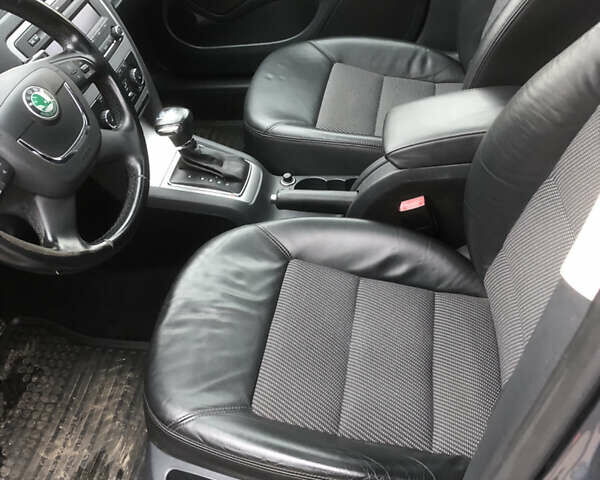 Шкода Октавія 2013 у Луцьку на Automoto.ua Сірий Шкода Октавія, об'ємом двигуна 2 л та пробігом 263 тис. км за 9300 $, фото 31 на Automoto.ua