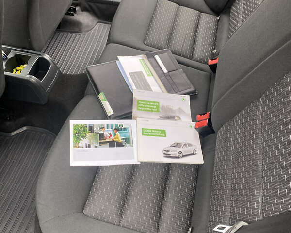 Сірий Шкода Октавія, об'ємом двигуна 1.6 л та пробігом 257 тис. км за 8500 $, фото 7 на Automoto.ua