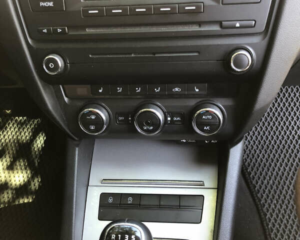 Сірий Шкода Октавія, об'ємом двигуна 1.6 л та пробігом 320 тис. км за 8300 $, фото 5 на Automoto.ua