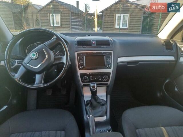 Шкода Октавия 2013 в Броварах на Automoto.ua Серый Шкода Октавия, объемом двигателя 1.6 л и пробегом 219 тыс. км за 8500 $, фото 15 на Automoto.ua