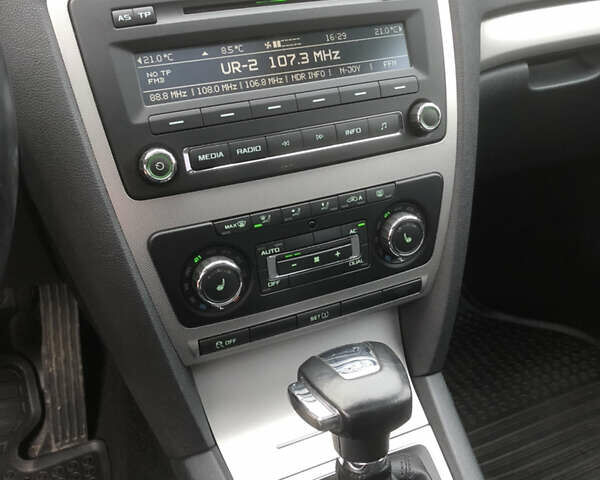 Шкода Октавія 2013 у Луцьку на Automoto.ua Сірий Шкода Октавія, об'ємом двигуна 2 л та пробігом 263 тис. км за 9300 $, фото 21 на Automoto.ua