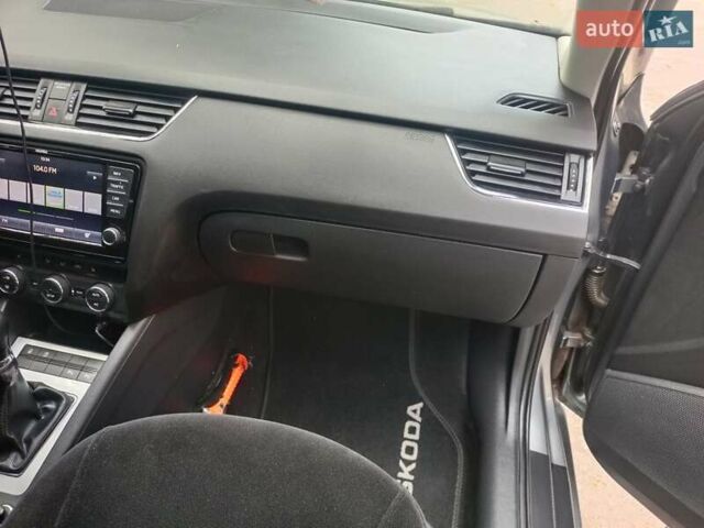 Серый Шкода Октавия, объемом двигателя 1.6 л и пробегом 336 тыс. км за 10300 $, фото 10 на Automoto.ua