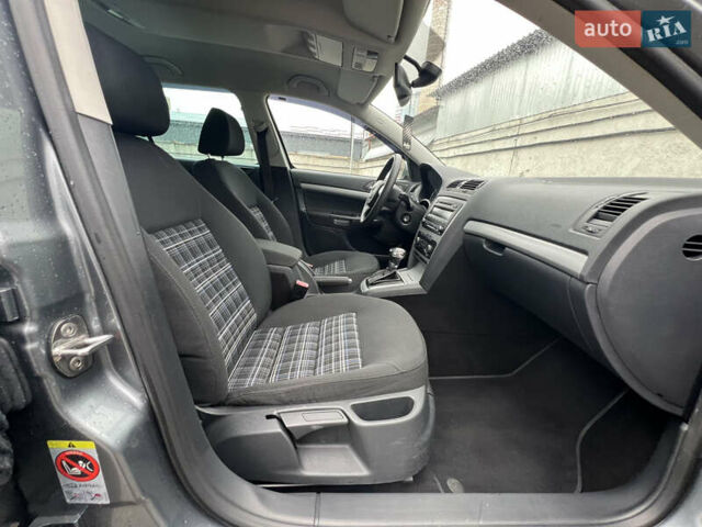 Серый Шкода Октавия, объемом двигателя 1.6 л и пробегом 207 тыс. км за 9500 $, фото 27 на Automoto.ua