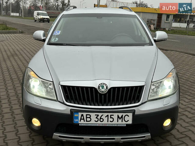 Серый Шкода Октавия, объемом двигателя 2 л и пробегом 218 тыс. км за 9999 $, фото 2 на Automoto.ua