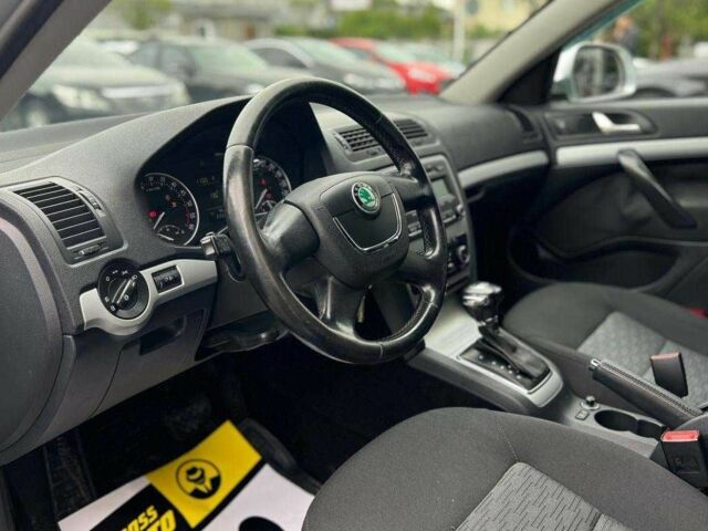 Сірий Шкода Октавія, об'ємом двигуна 2 л та пробігом 255 тис. км за 9000 $, фото 8 на Automoto.ua