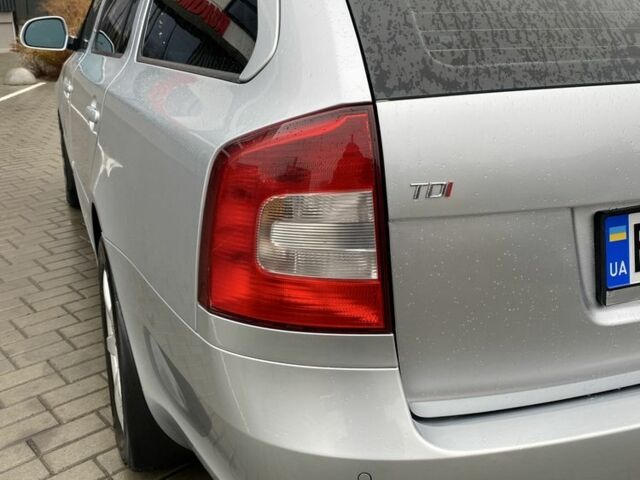 Серый Шкода Октавия, объемом двигателя 2 л и пробегом 242 тыс. км за 9500 $, фото 4 на Automoto.ua