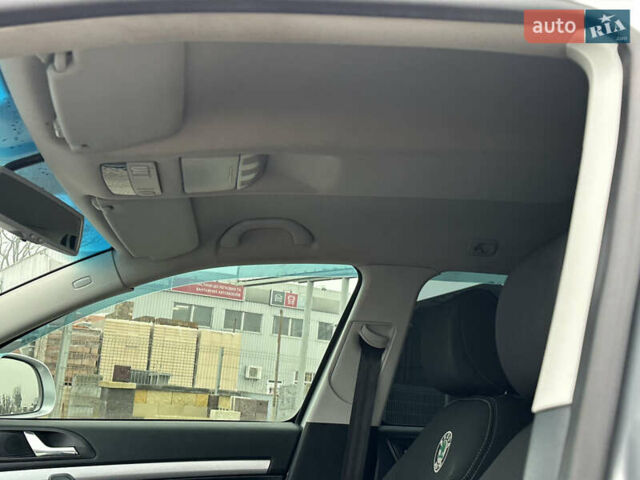 Серый Шкода Октавия, объемом двигателя 2 л и пробегом 218 тыс. км за 9999 $, фото 28 на Automoto.ua