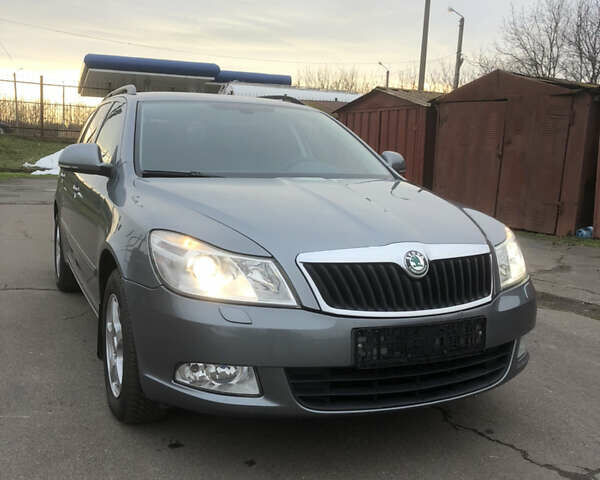 Шкода Октавія 2013 у Луцьку на Automoto.ua Сірий Шкода Октавія, об'ємом двигуна 2 л та пробігом 263 тис. км за 9300 $, фото 7 на Automoto.ua