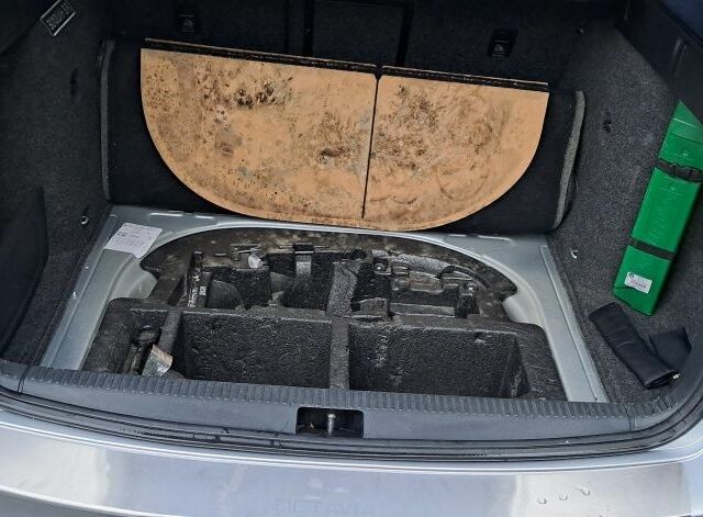 Серый Шкода Октавия, объемом двигателя 1.6 л и пробегом 407 тыс. км за 8800 $, фото 13 на Automoto.ua