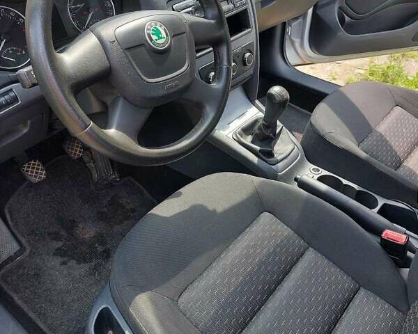 Серый Шкода Октавия, объемом двигателя 1.6 л и пробегом 202 тыс. км за 8999 $, фото 8 на Automoto.ua