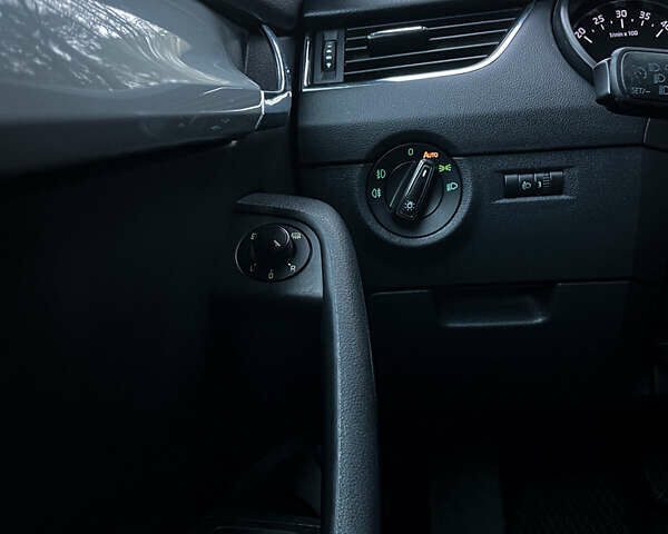 Сірий Шкода Октавія, об'ємом двигуна 1.6 л та пробігом 315 тис. км за 10900 $, фото 13 на Automoto.ua