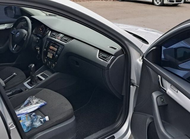 Серый Шкода Октавия, объемом двигателя 1.6 л и пробегом 407 тыс. км за 8800 $, фото 19 на Automoto.ua