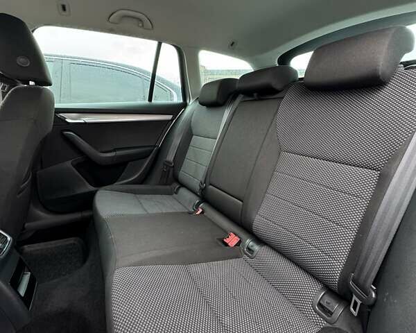 Серый Шкода Октавия, объемом двигателя 1.6 л и пробегом 225 тыс. км за 11400 $, фото 8 на Automoto.ua