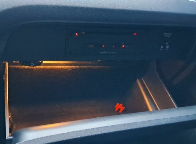 Серый Шкода Октавия, объемом двигателя 1.6 л и пробегом 407 тыс. км за 8800 $, фото 23 на Automoto.ua