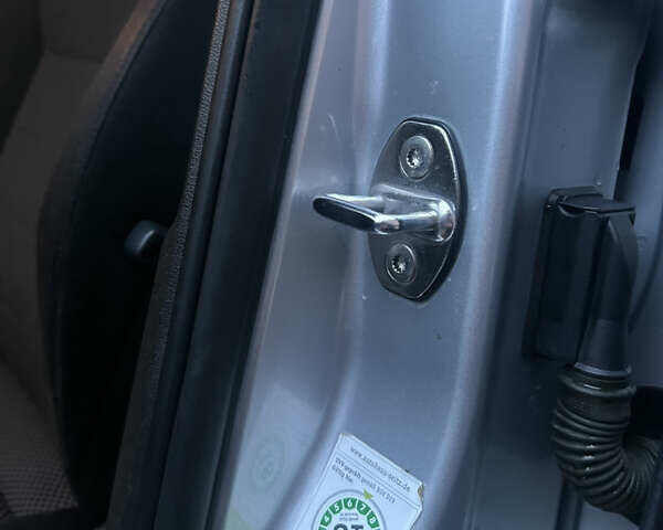 Сірий Шкода Октавія, об'ємом двигуна 1.6 л та пробігом 311 тис. км за 9500 $, фото 69 на Automoto.ua