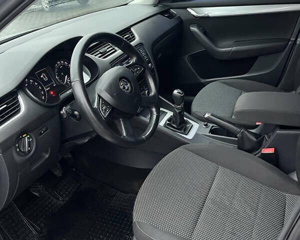 Серый Шкода Октавия, объемом двигателя 1.6 л и пробегом 295 тыс. км за 8599 $, фото 12 на Automoto.ua