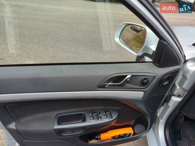 Серый Шкода Октавия, объемом двигателя 1.6 л и пробегом 297 тыс. км за 8100 $, фото 9 на Automoto.ua