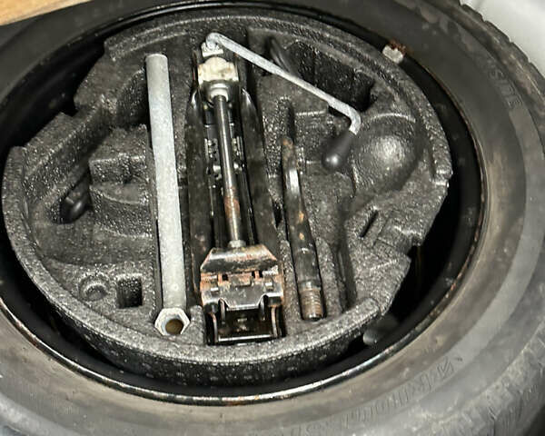 Серый Шкода Октавия, объемом двигателя 2 л и пробегом 218 тыс. км за 9999 $, фото 36 на Automoto.ua