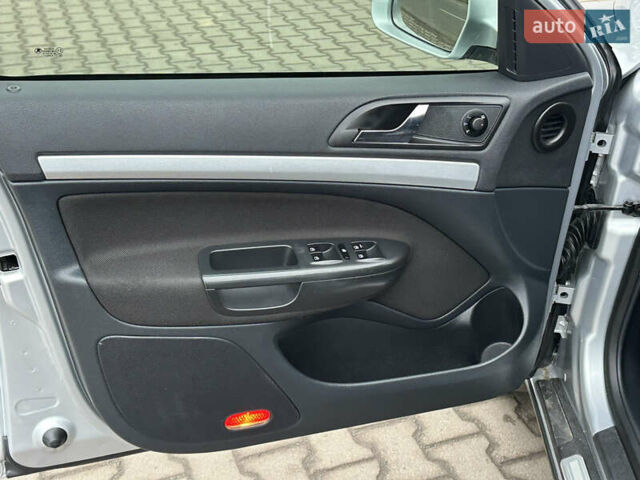 Серый Шкода Октавия, объемом двигателя 2 л и пробегом 218 тыс. км за 9999 $, фото 20 на Automoto.ua