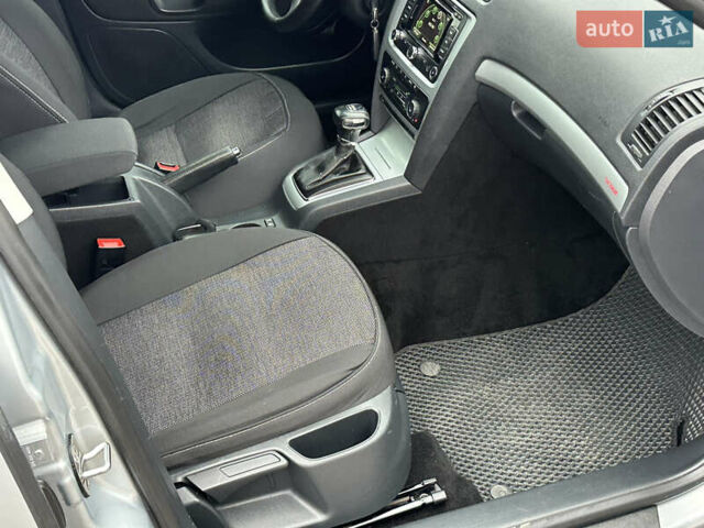 Сірий Шкода Октавія, об'ємом двигуна 2 л та пробігом 217 тис. км за 9999 $, фото 39 на Automoto.ua