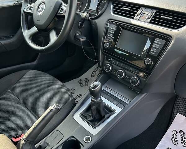 Серый Шкода Октавия, объемом двигателя 1.6 л и пробегом 252 тыс. км за 9800 $, фото 15 на Automoto.ua