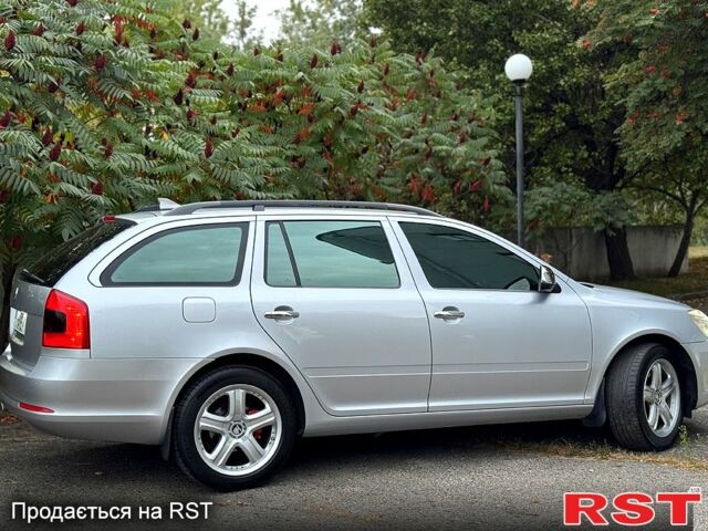 Серый Шкода Октавия, объемом двигателя 2 л и пробегом 200 тыс. км за 10200 $, фото 2 на Automoto.ua