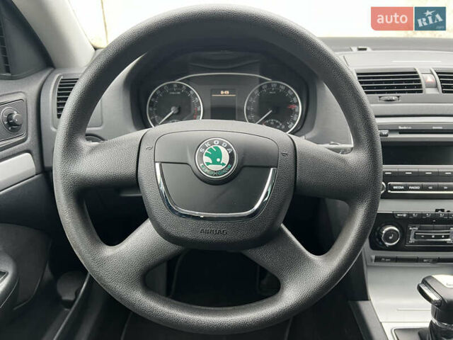 Серый Шкода Октавия, объемом двигателя 1.6 л и пробегом 207 тыс. км за 9500 $, фото 15 на Automoto.ua